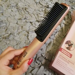 Comb straightener